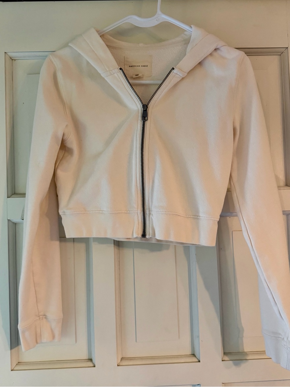 American Eagle Outfitters Off-White Cropped Zip Hoodie